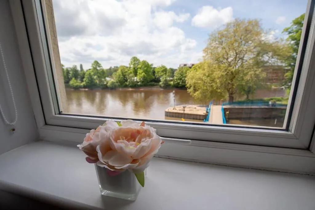 Blue Bridge View With Free Parking - York City Centre 英国