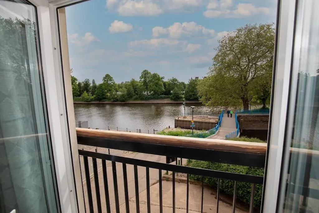Blue Bridge View With Free Parking - York City Centre 0*,  Storbritannien